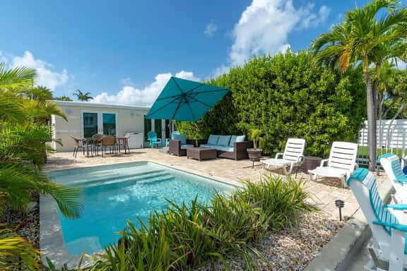 Flamingo Bay - Image 1